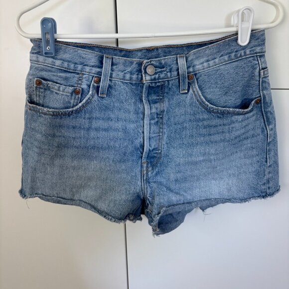Levis 501® Original Fit High Rise Women's Shorts Denim Size 29 - Picture 2 of 6